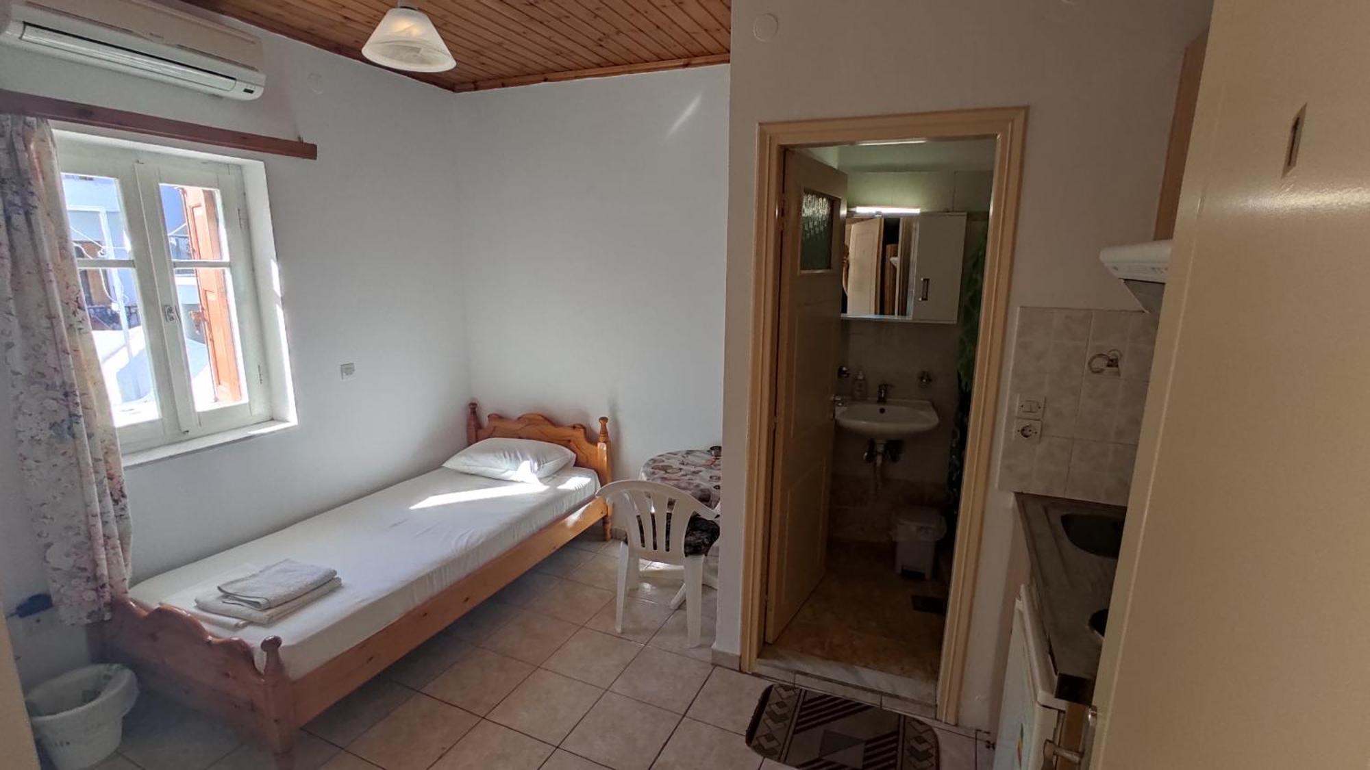 Angelos Rooms Mytilene ภายนอก รูปภาพ