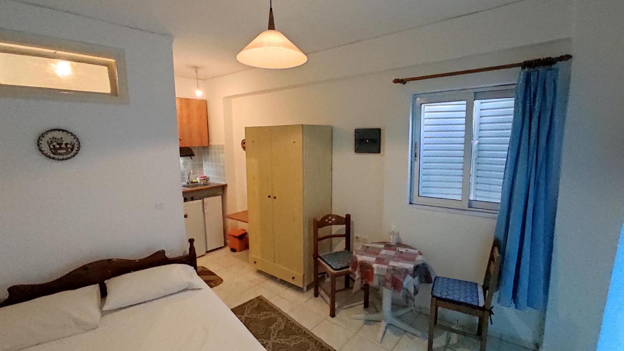 Angelos Rooms Mytilene ภายนอก รูปภาพ